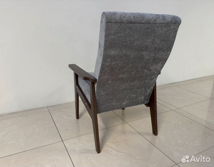 Кресло массив бука с деревянными подлокотниками