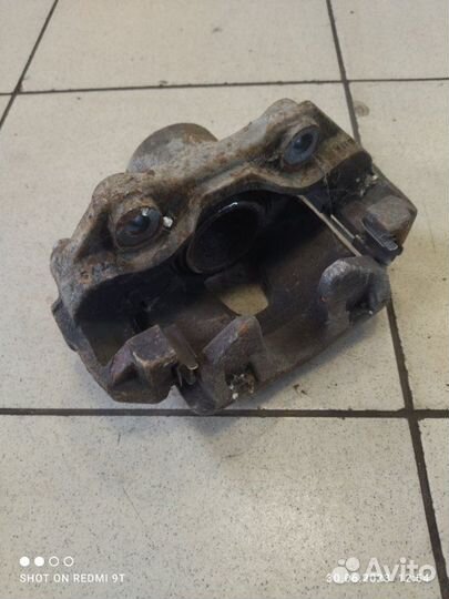 Суппорт тормозной передний правый Skoda Rapid 1