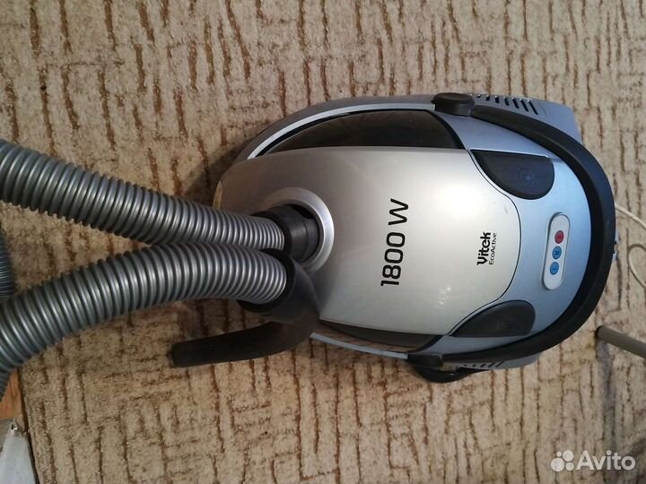 Пылесос Vitek EcoActive 1800W