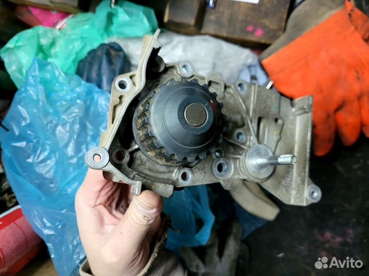Помпа на renault logan 2, 8 клапанный, 1,6 двиг