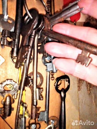 Коллекция ключей старинных