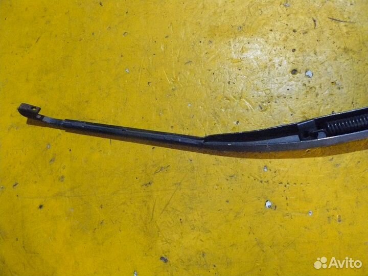 Поводок стеклоочистителя левый Renault Laguna II