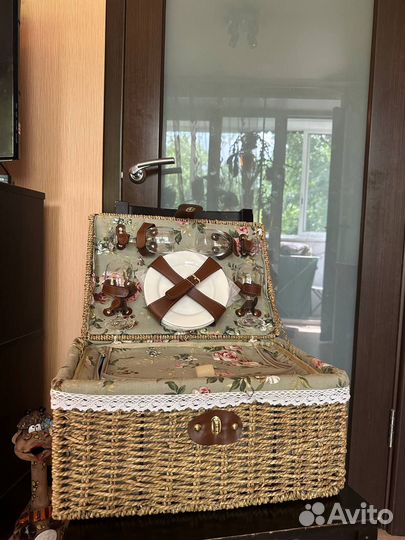 Корзина/чемодан для пикника на 4 персоны