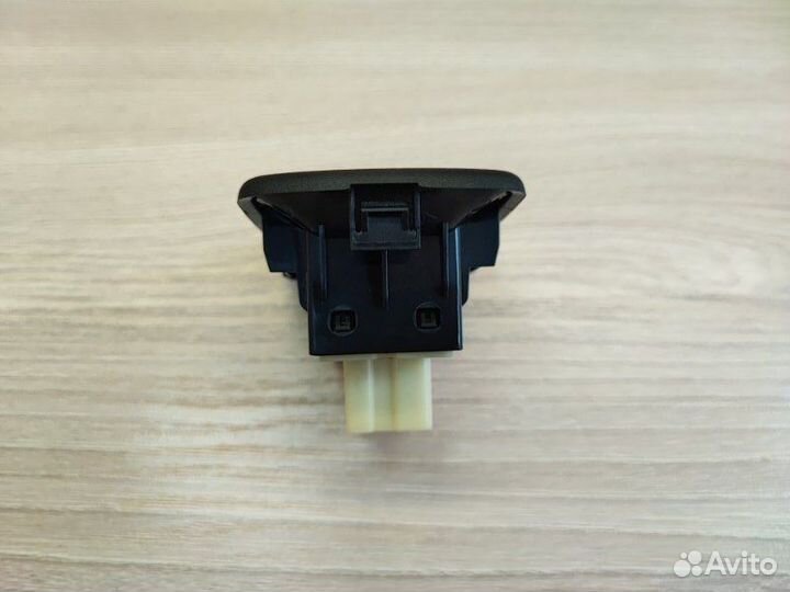 Кнопка стеклоподъемника передняя правая Renault