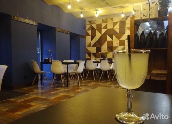 Прибыльная кофейня to go с посадочными местами в ц