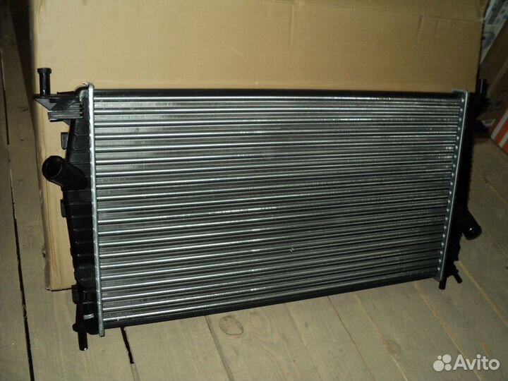 Фокус 2 радиатор охлаждения Ford Focus II 2005