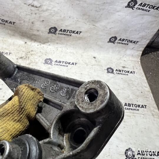 Кронштейн ролика грм Opel Vectra B