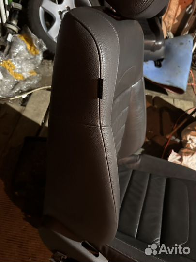 Передние сиденья Touareg