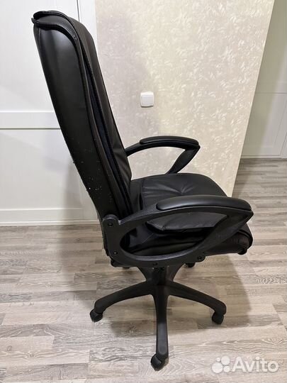 Офисное кресло руководителя бу