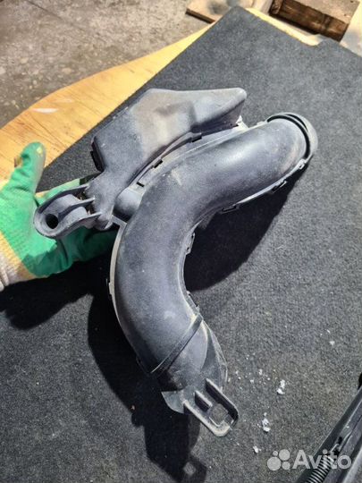 Воздухозаборник Nissan Juke F15 1.6 DDT 2011