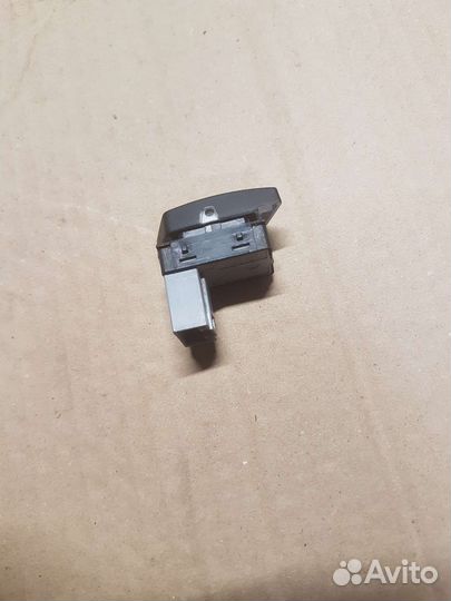 Кнопка стеклоподъемника Skoda Octavia 2011