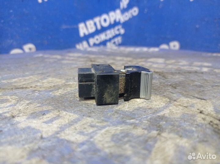 Кнопка стеклоподъемника Lifan Solano седан 2010