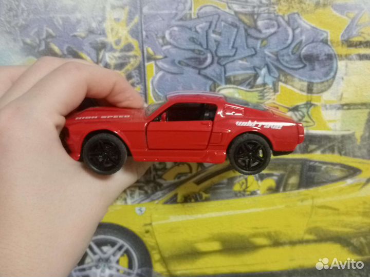 Машинка игрушечная