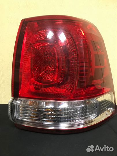 Фонарь задний правый toyota 8155160820