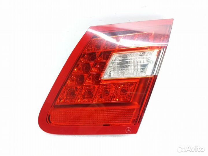 Фонарь крышки багажника (внутренний) правый