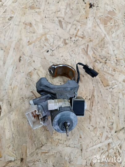 Замок зажигания Toyota Corolla 150