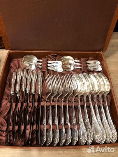 Набор столоавх приборов зиш