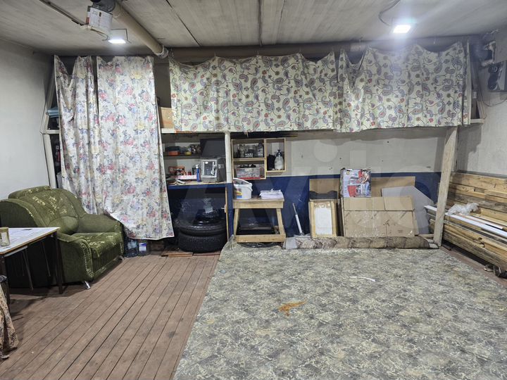 Гараж, > 30 м²