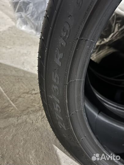 Pirelli P Zero 245/40 R19 и 275/35 R19 94Y