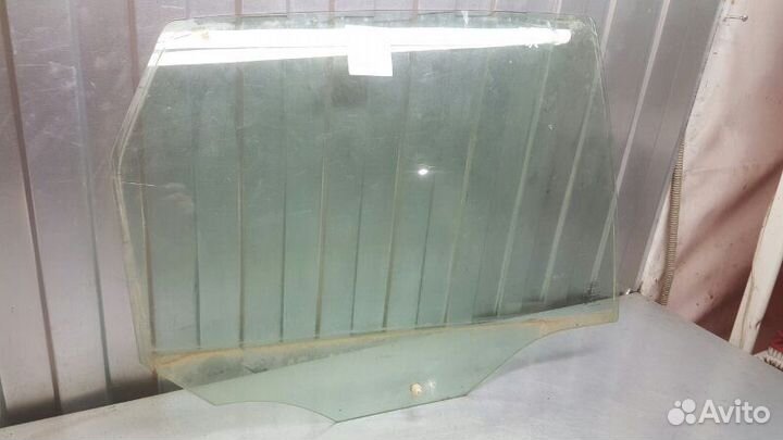 Стекло двери заднее правое Ford Focus DFW 1998