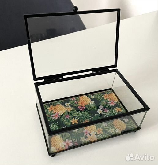 Стеклянная шкатулка