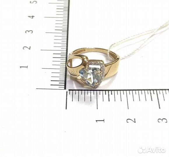 Золотое кольцо с камнем 16р