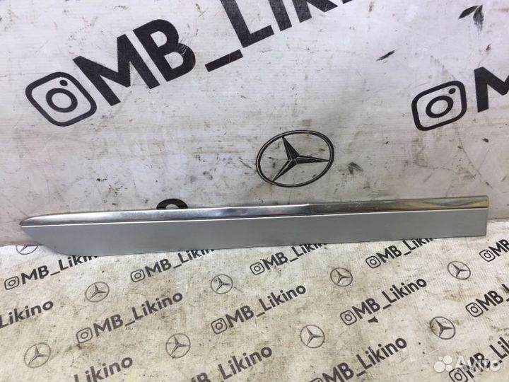 Молдинг двери задний правый Mercedes Ml W164