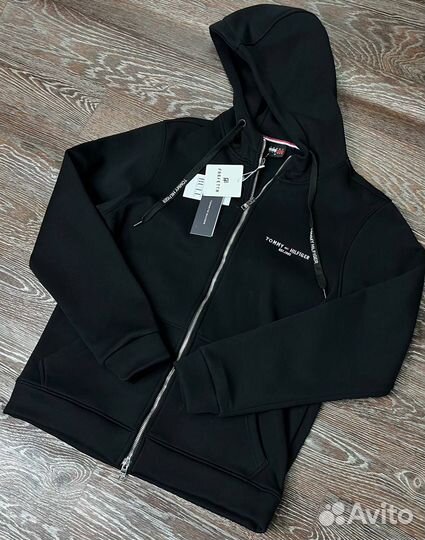 Теплый и удобный костюм от Tommy Hilfiger