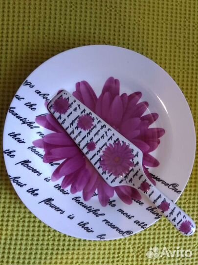 Блюдо с лопаткой