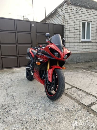 Yamaha YZF R-1