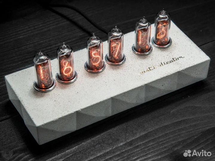 Ламповые часы Сатурн-Б цветные белые