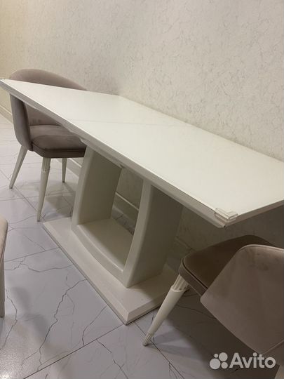 Кухонный стол и стулья