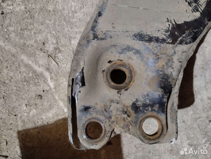 Рычаг нижний передний правый Toyota Camry 40 2,4