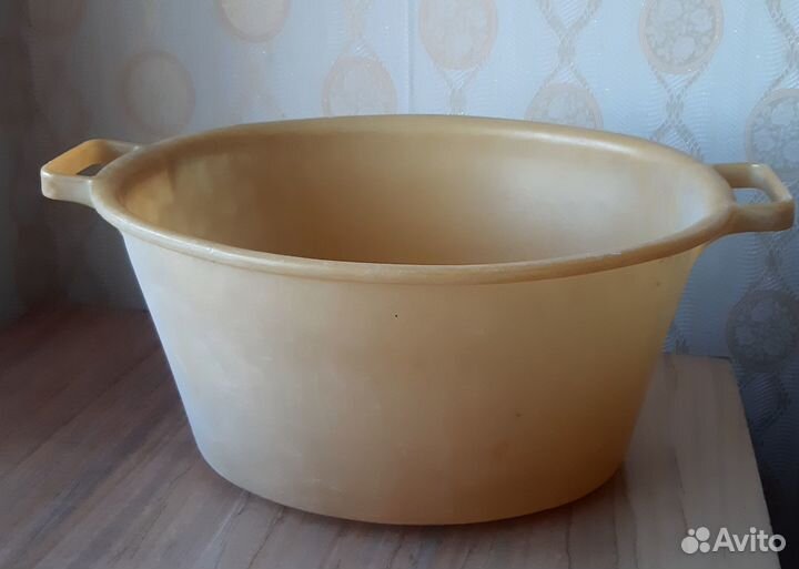 Очень глубокий таз пластиковый