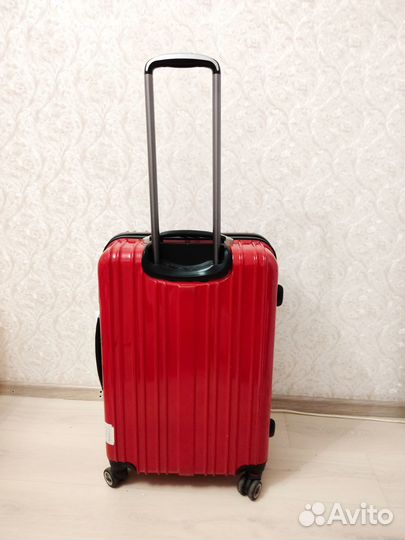 Чемодан на колесах abs пластик 66х40х29