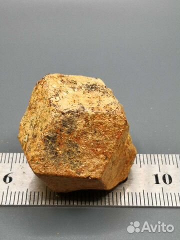 Гранат альмандин, Урал