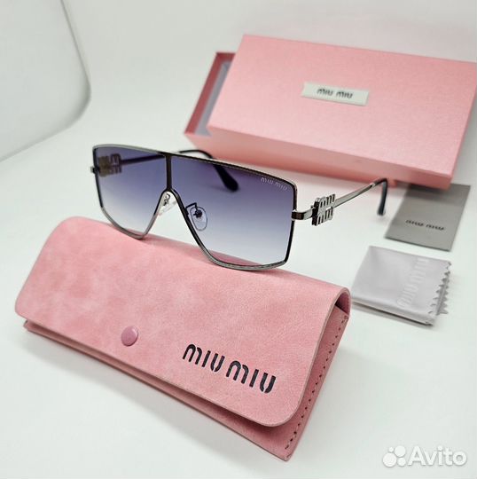 Солнцезащитные очки Miu Miu