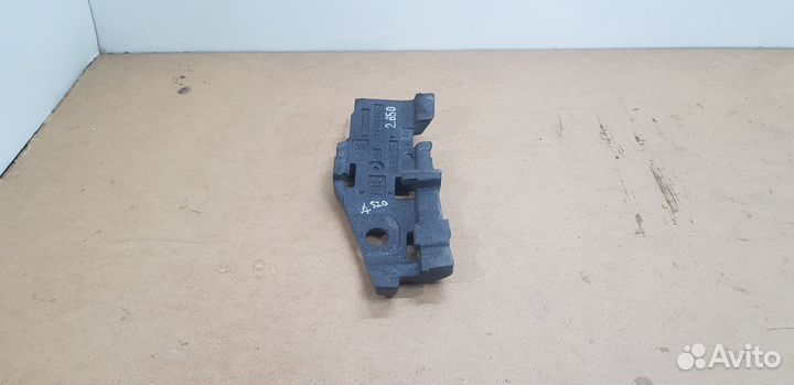 Наполнитель переднего бампера правый Opel Astra H