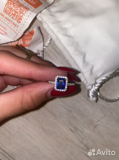 Серебряное кольцо с сапфиром