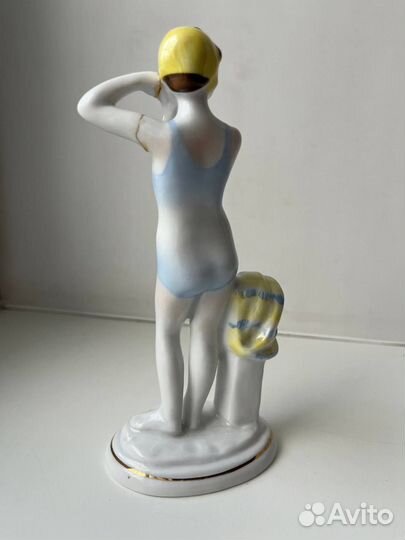 Статуэтка фарфоровая Юная купальщица лфз винтаж СС