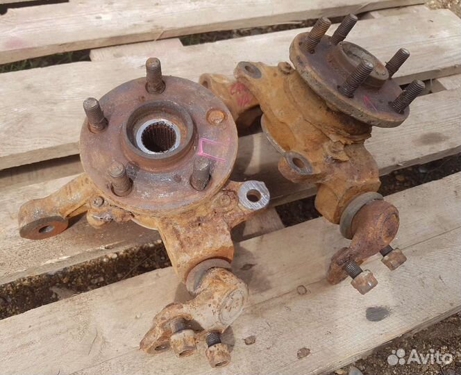 Кулак поворотный передний Тойота Карина ST190