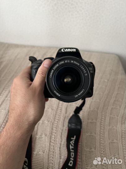 Зеркальный фотоаппарат Canon EOS 550D