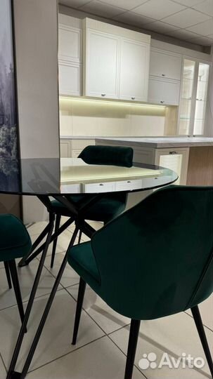 Стол со стульями (витринные образцы)