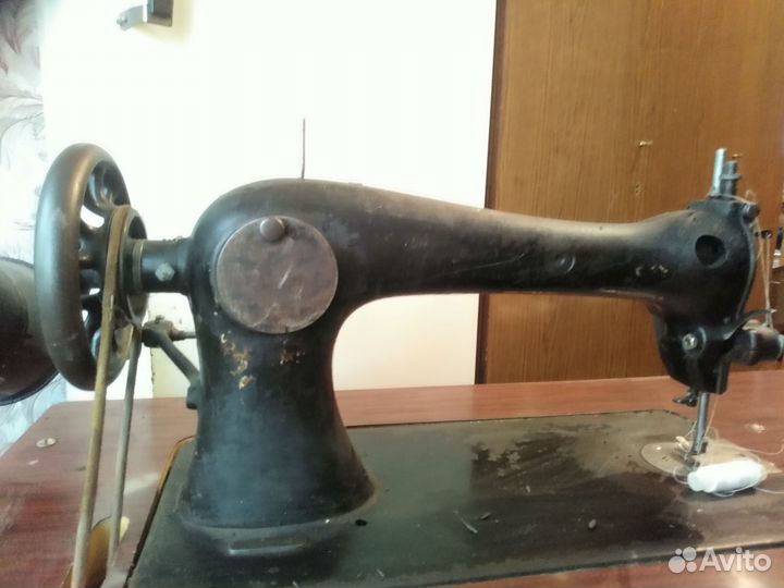 Швейная машина Zinger