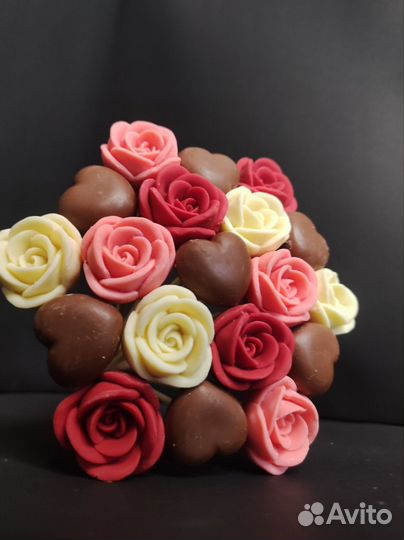 Шоколадные Розы и Сердца - 19 шт в Букете
