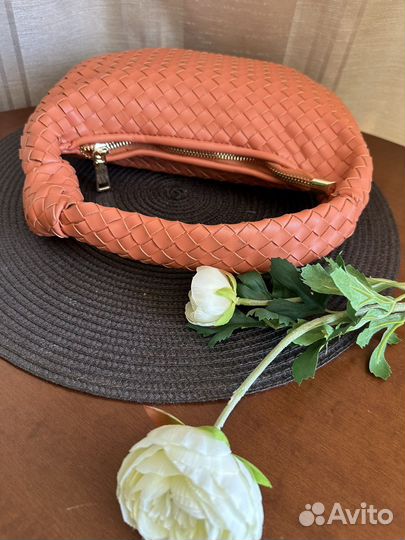 Сумочка бренда Melie Bianco