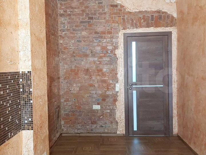 Помещение с отдельным входом 67.0 кв.м