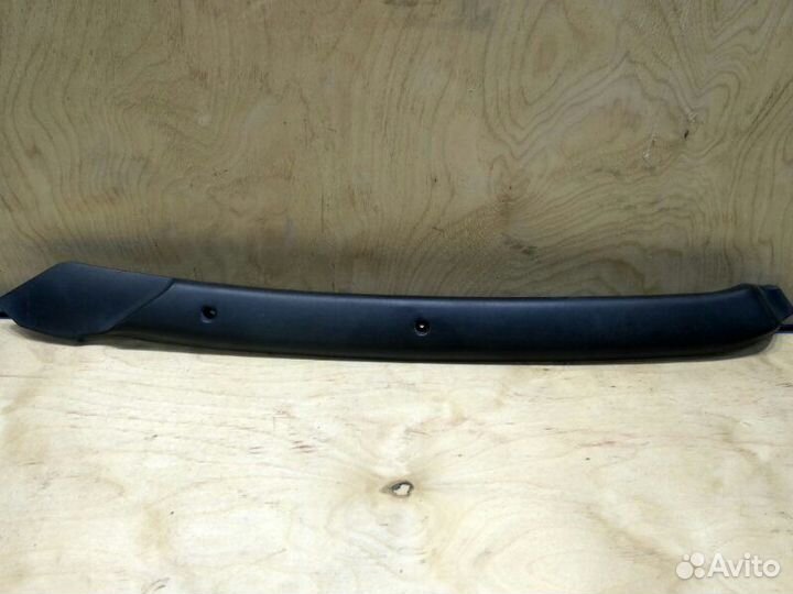 Накладка петли багажника левая Porsche Cayenne 4.5