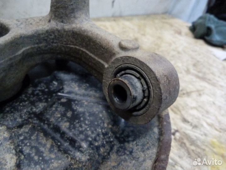 Кулак поворотный задний правый Skoda Octavia (A5 1