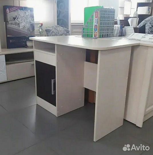 Стол компьютерный